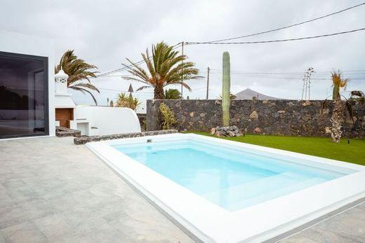 Villa / Chalet de 184 m2 en venta en Calle Malva, Mozaga, Las Palmas, Islas Canarias