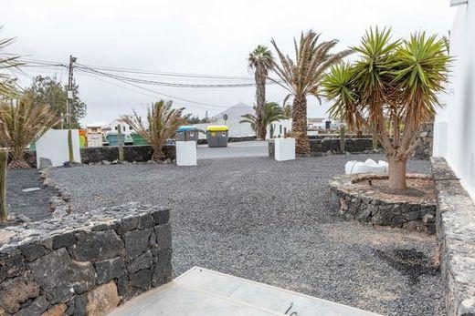 Villa / Chalet de 184 m2 en venta en Calle Malva, Mozaga, Las Palmas, Islas Canarias